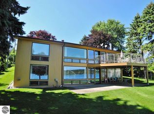 2091 S Lake Shore Dr, Lake Leelanau, MI 49653