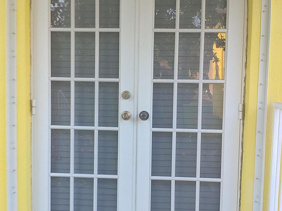 Apt. Entrance