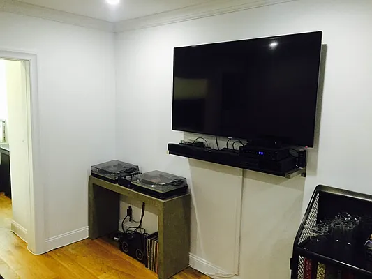 Rented by NYC Holdings Management | media 20