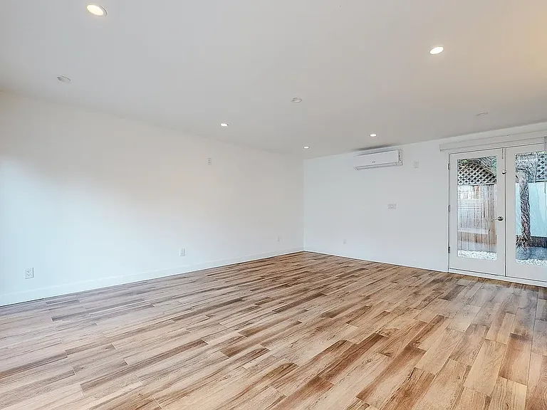 363 Huntley Dr — Photo 44
