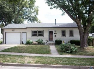 1704 S Comet Rd, Sioux Falls, SD 57103