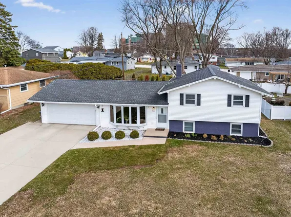 944 Duchateau Ln, Ashwaubenon, WI 54304