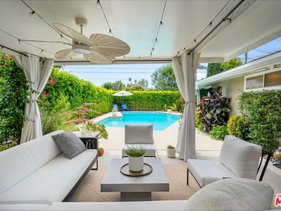 19808 Victory Blvd, Woodland Hills, CA, 91367