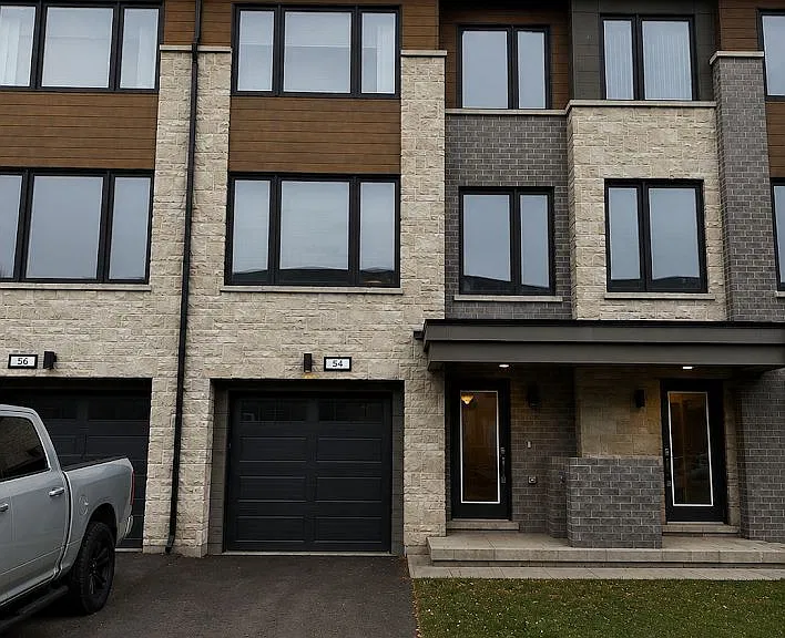 54 Humberstone Dr — Photo 1