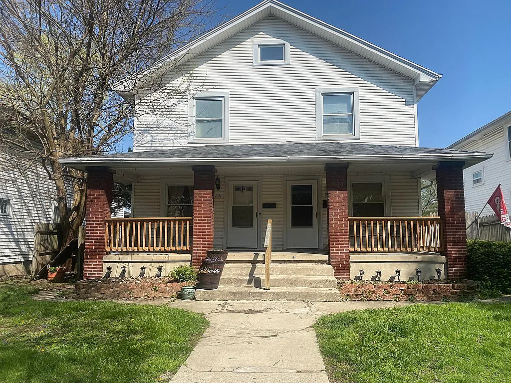 219 W Main St photo 1