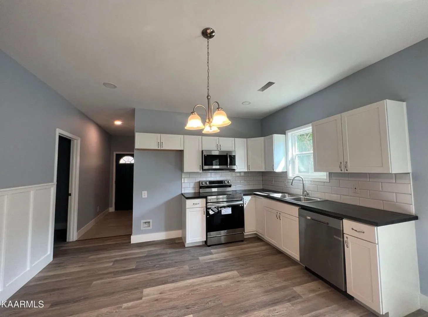 3br/2ba One-Level Home Near Downtown - Short-Term Lease Available — Photo 4