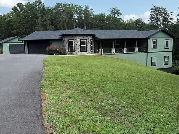 2160 Ranch Rd, Dandridge, TN 37725