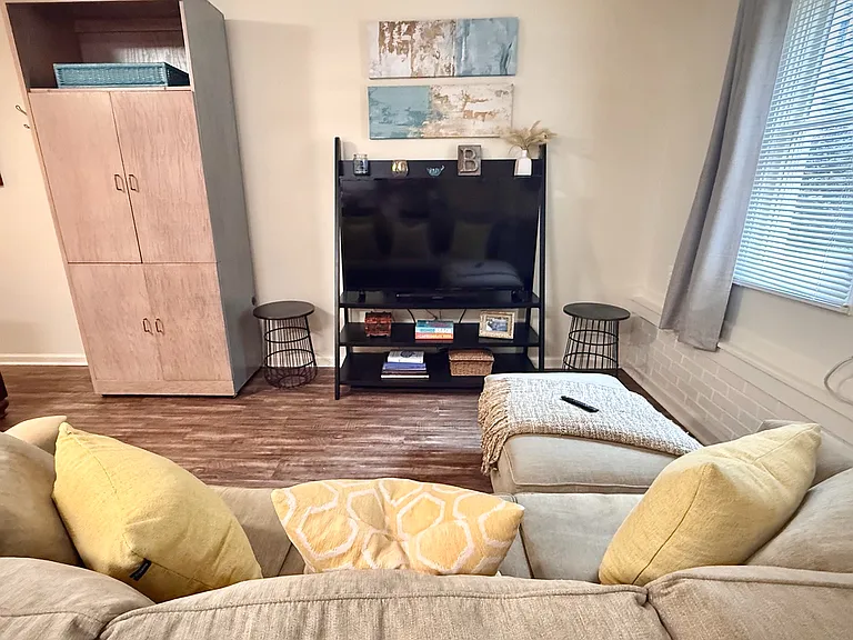 547 Watson St — Photo 5