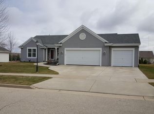 W203N17312 Francis Dr, Jackson, WI 53037
