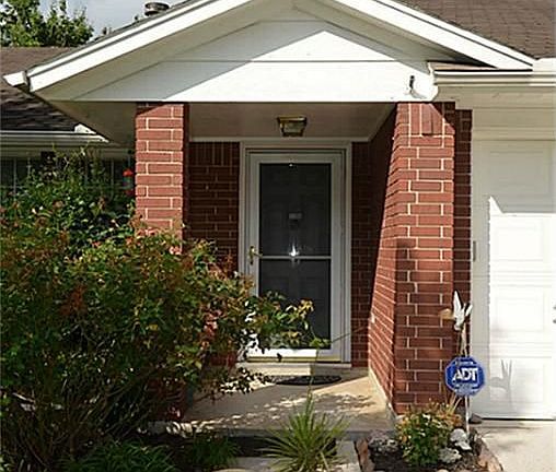 3rd image of 2322 Old Oak Ln