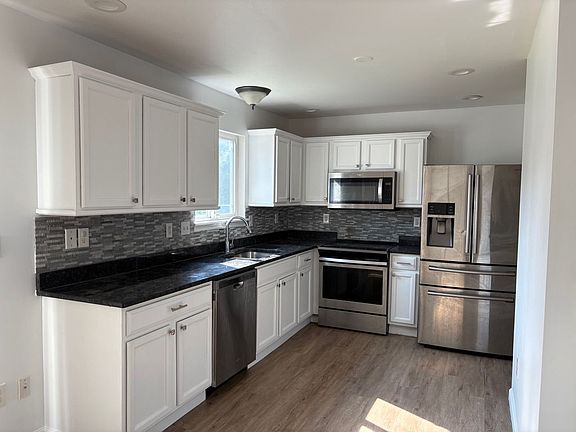 5th image of 15472 Jost Main St