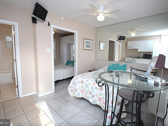 3rd image of 840 Ocean Ave #20