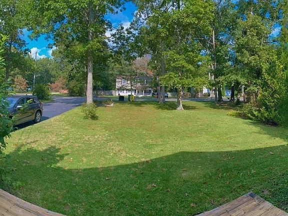 2nd image of 302 E Elm Ave