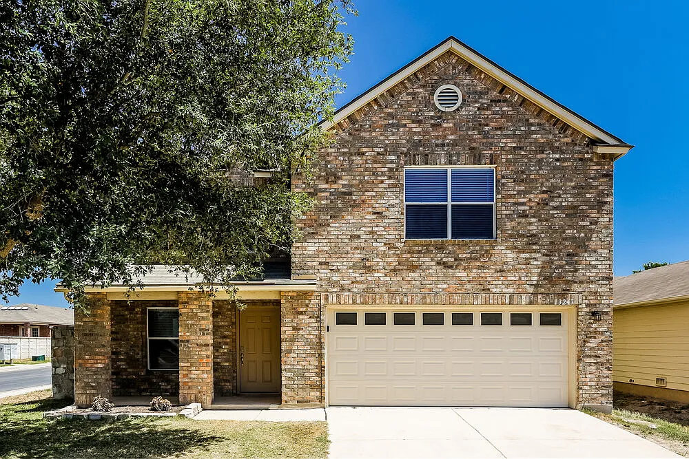 4 bed, 3.0 bath, 2928 sqft, $2,230 — Photo 1