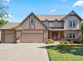 925 NW Bent Tree Dr, Lees Summit, MO 64081
