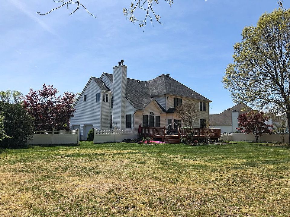 2nd image of 24 Pointe Cir