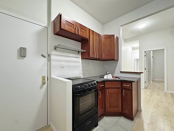 4th image of 454 W 36th St APT 1FE