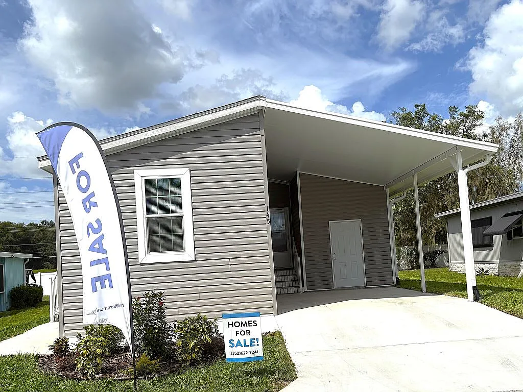 3 bed, 2.0 bath, 1042 sqft, $1,433 — Photo 1