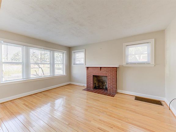 3rd image of 3708 Saint Anns Ln