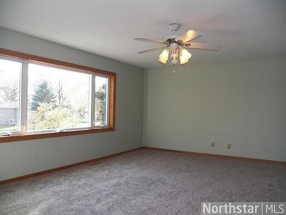 4th image of 951 92nd Ave NE
