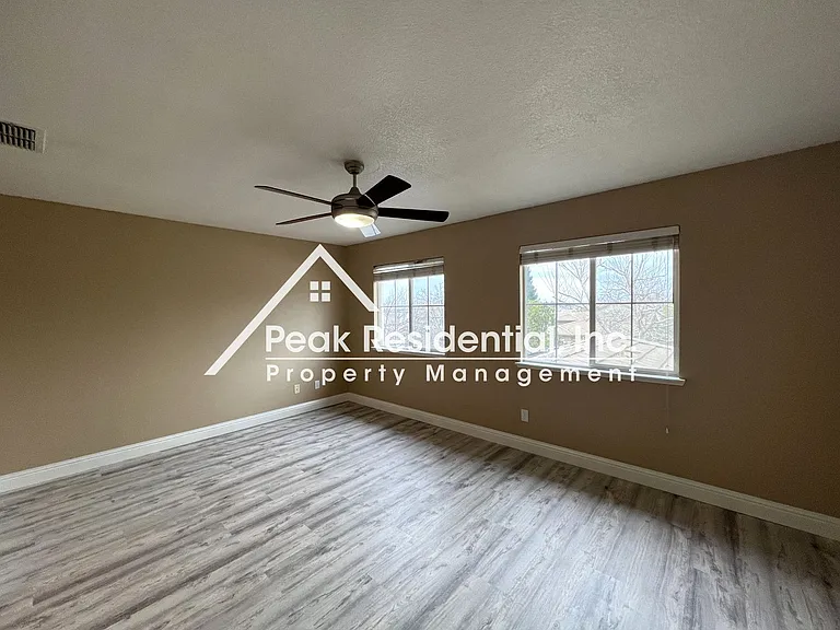 1933 Tyndrum Ln — Photo 31