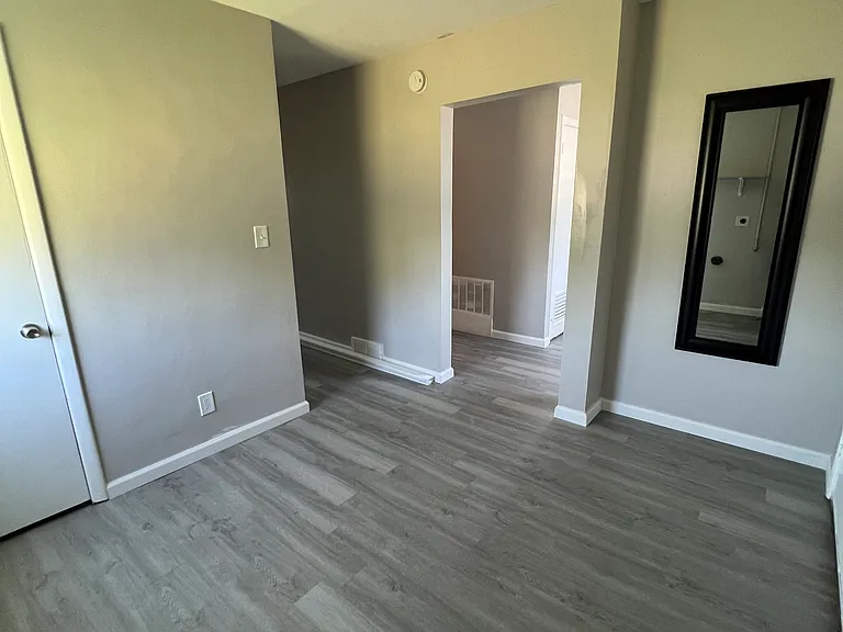 214 27th St #1 — Photo 6