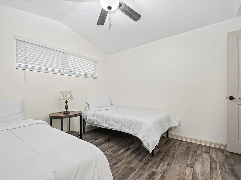 5803 Greencraig Dr — Photo 16