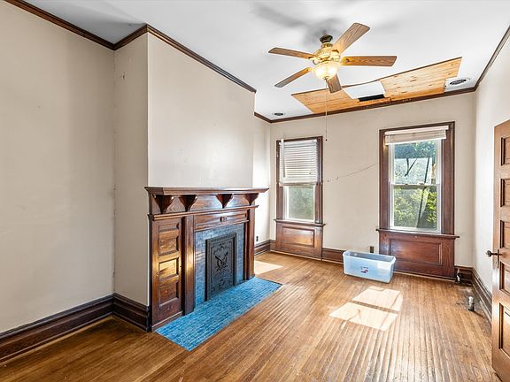 33rd image of 315 E Main St