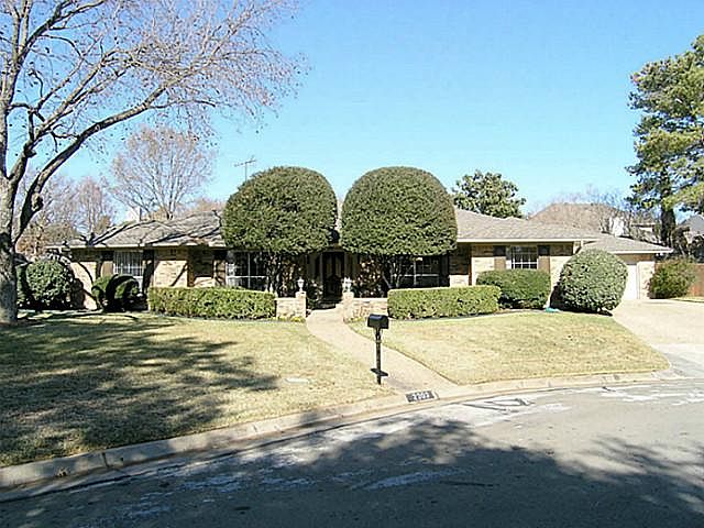 1st image of 2203 Oak Forest Ct