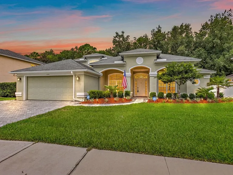 8884 Hampton Landing Dr E — Photo 1