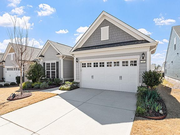 3rd image of 228 Kalmia Dr
