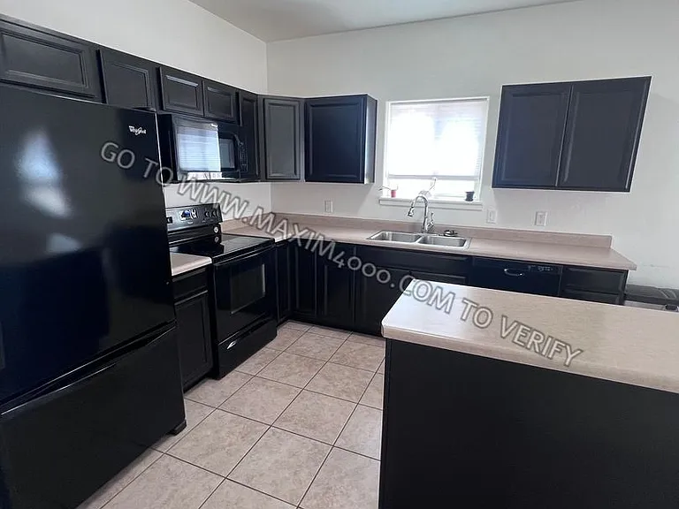 389 White River Dr — Photo 4