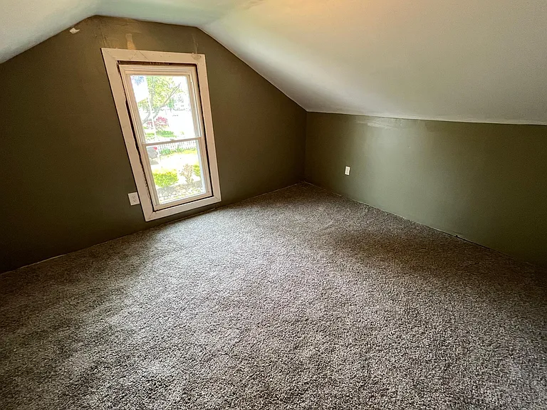 212 W Maple St — Photo 14