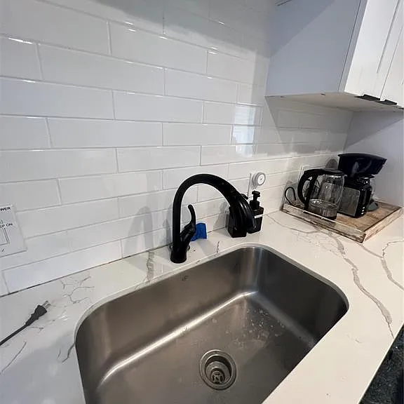1573 NE 30th Ct — Photo 2