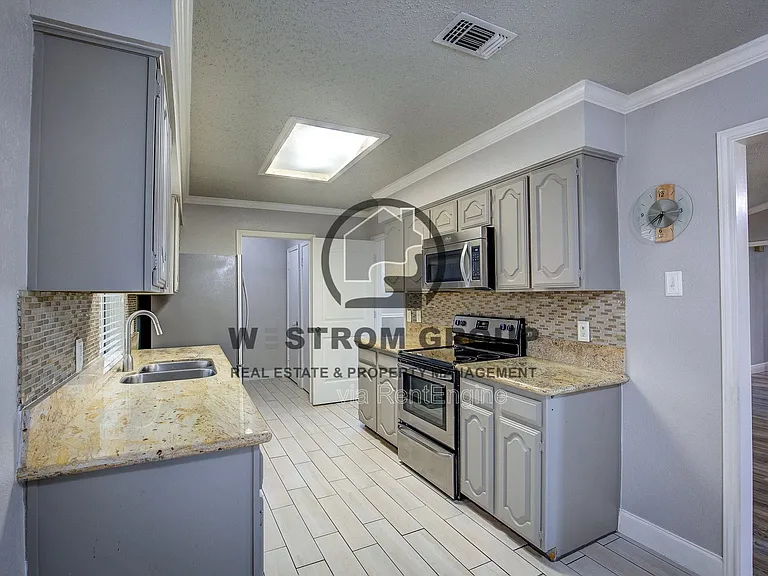 1642 Belltower Dr — Photo 13