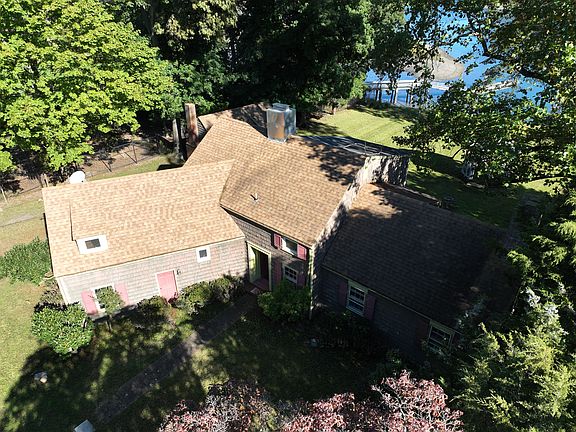 3rd image of 185 Old Field Rd