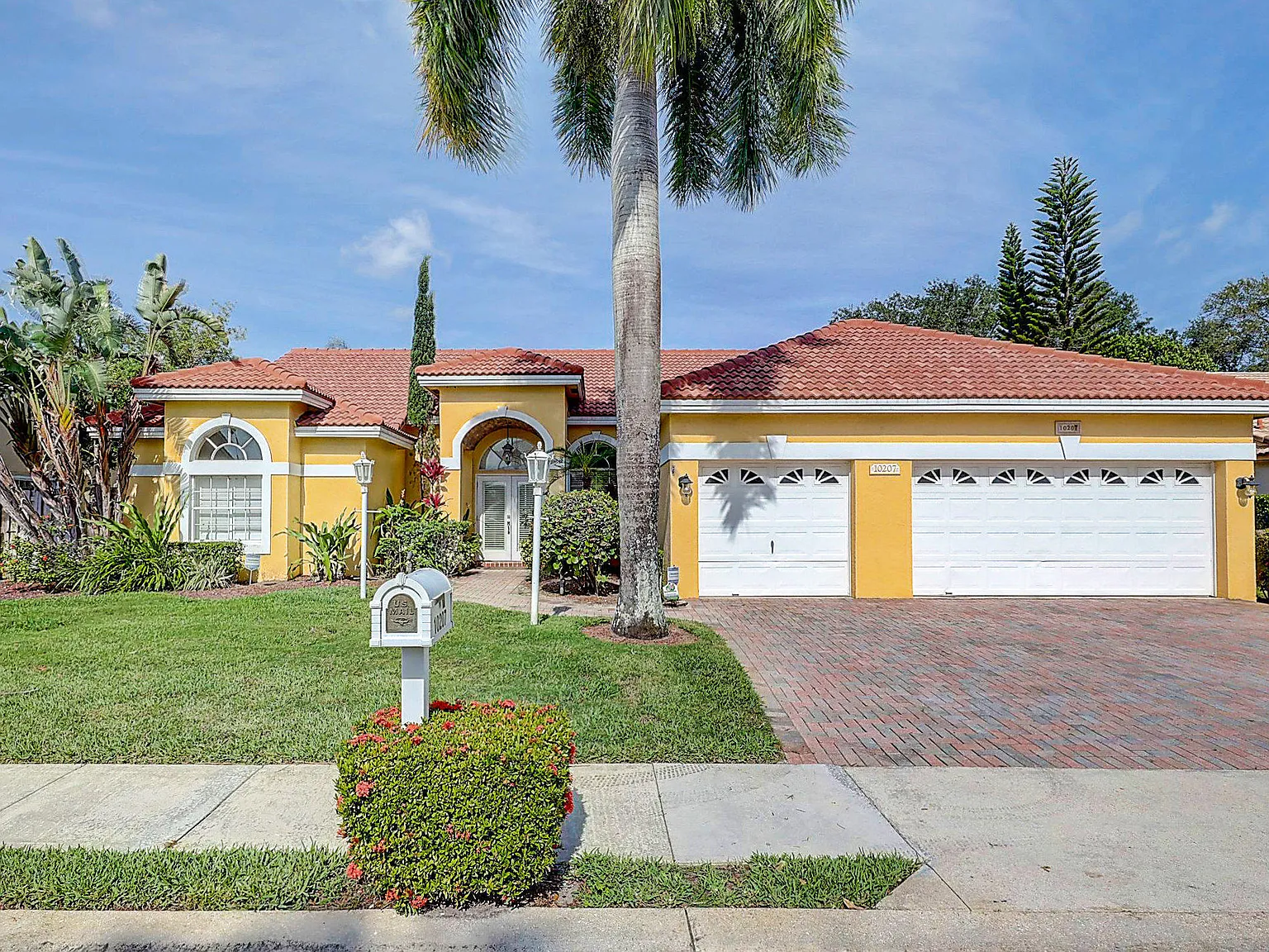 4 bed, 3.0 bath, 2486 sqft, $6,000 — Photo 1