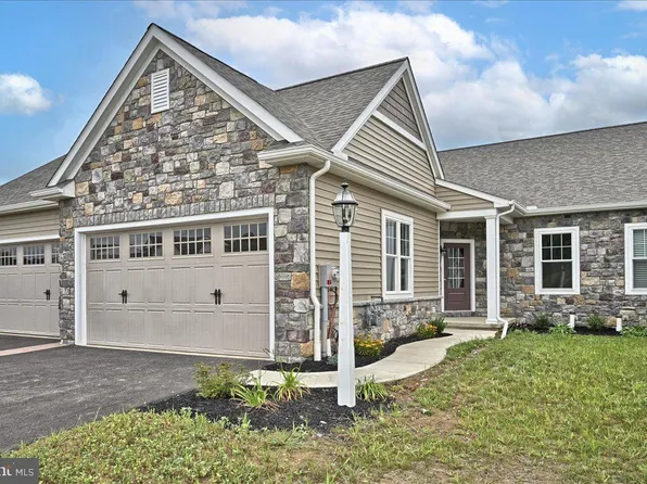 375 Meadow Rose Dr #154, Lititz, PA 17543