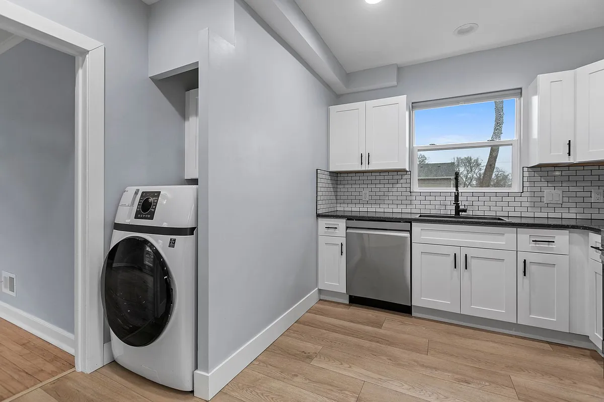 Building Photo - 3210 S 48th St