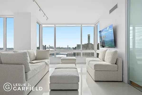 Sold by Leslie J. Garfield | media 18