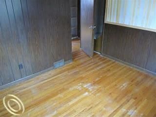 5th image of 15776 Poplar St