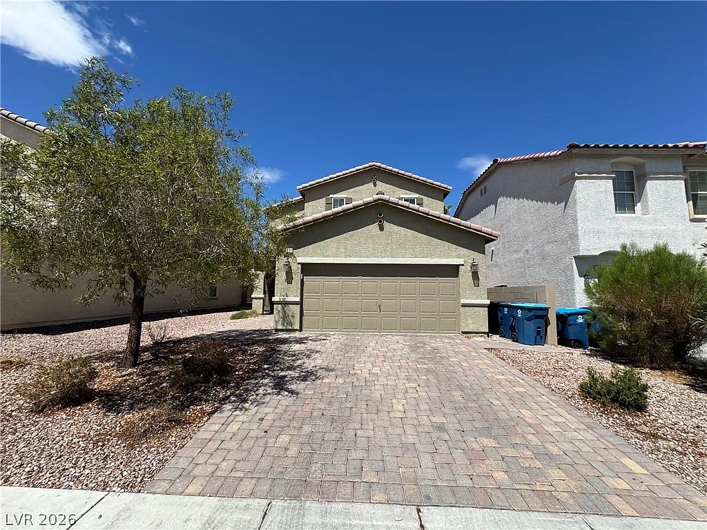 4 bed, 2.5 bath, 2331 sqft, $2,300 — Photo 1