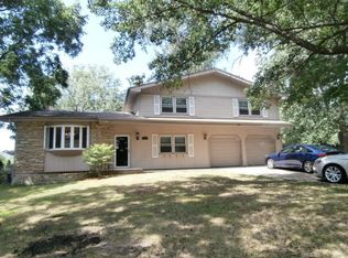 216 N Beck Rd, Lindenhurst, IL 60046