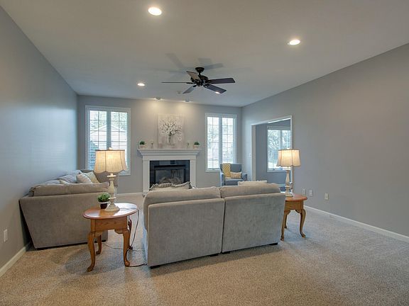 5th image of 2821 Hayfield Ln