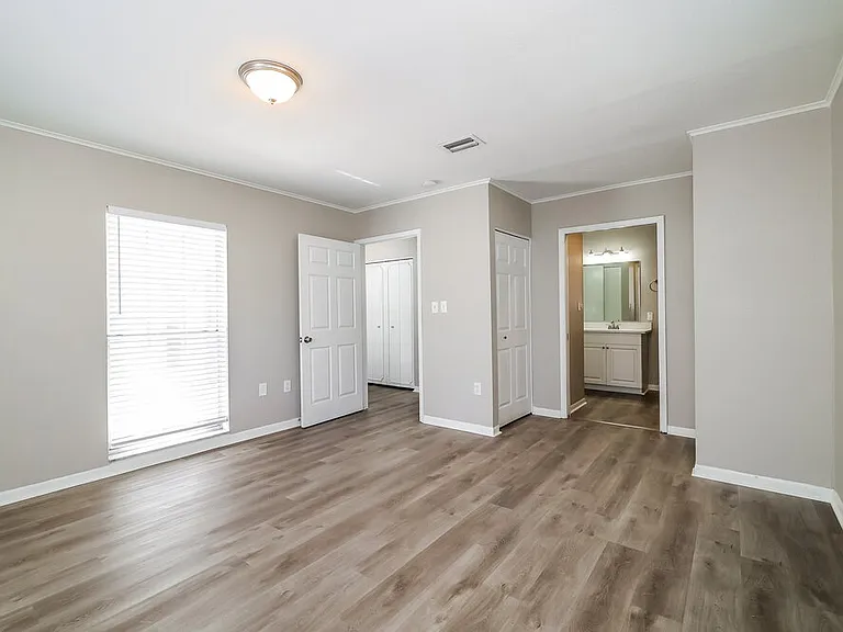 1033 Campbell Ave — Photo 14