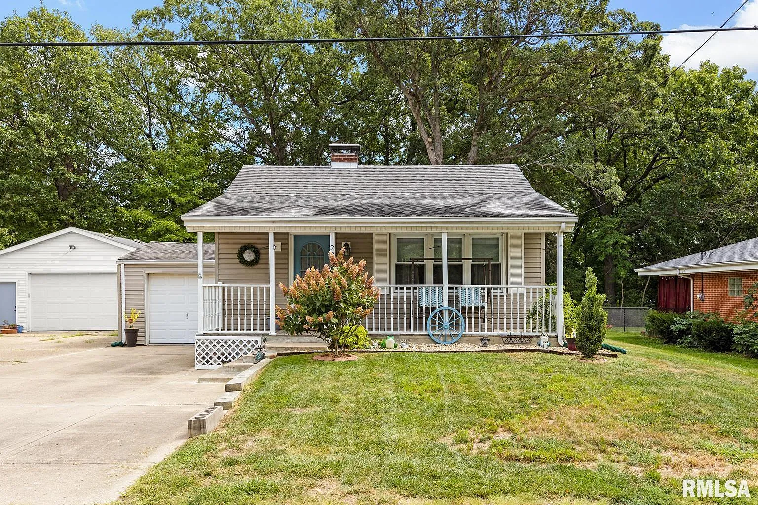 235 Edgewood Dr photo 1