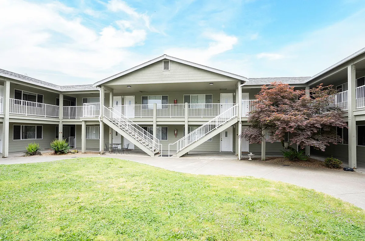 Building Photo - 711 13th Ave SE