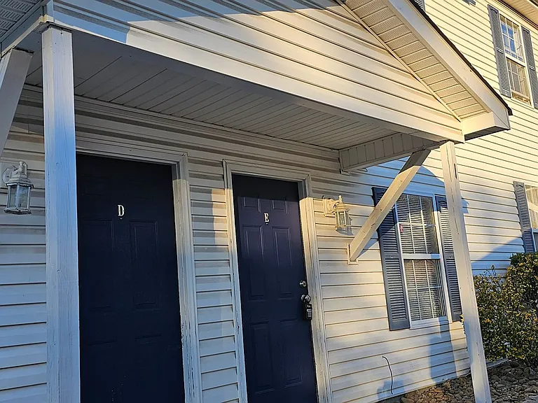 1106 Carline Rd — Photo 2