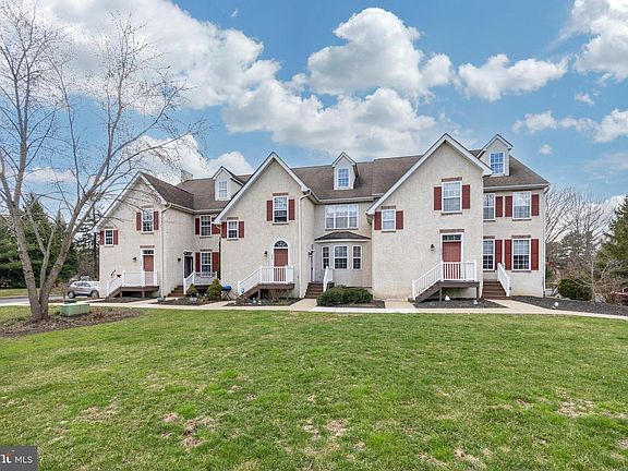 3rd image of 206 Riverbirch Cir #401