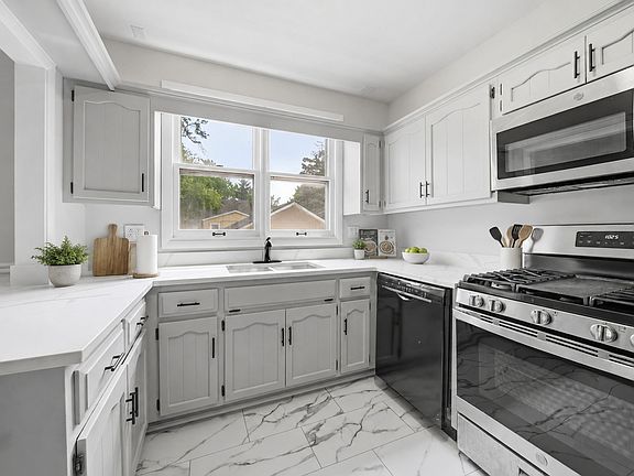 5th image of 13346 Irving Ave